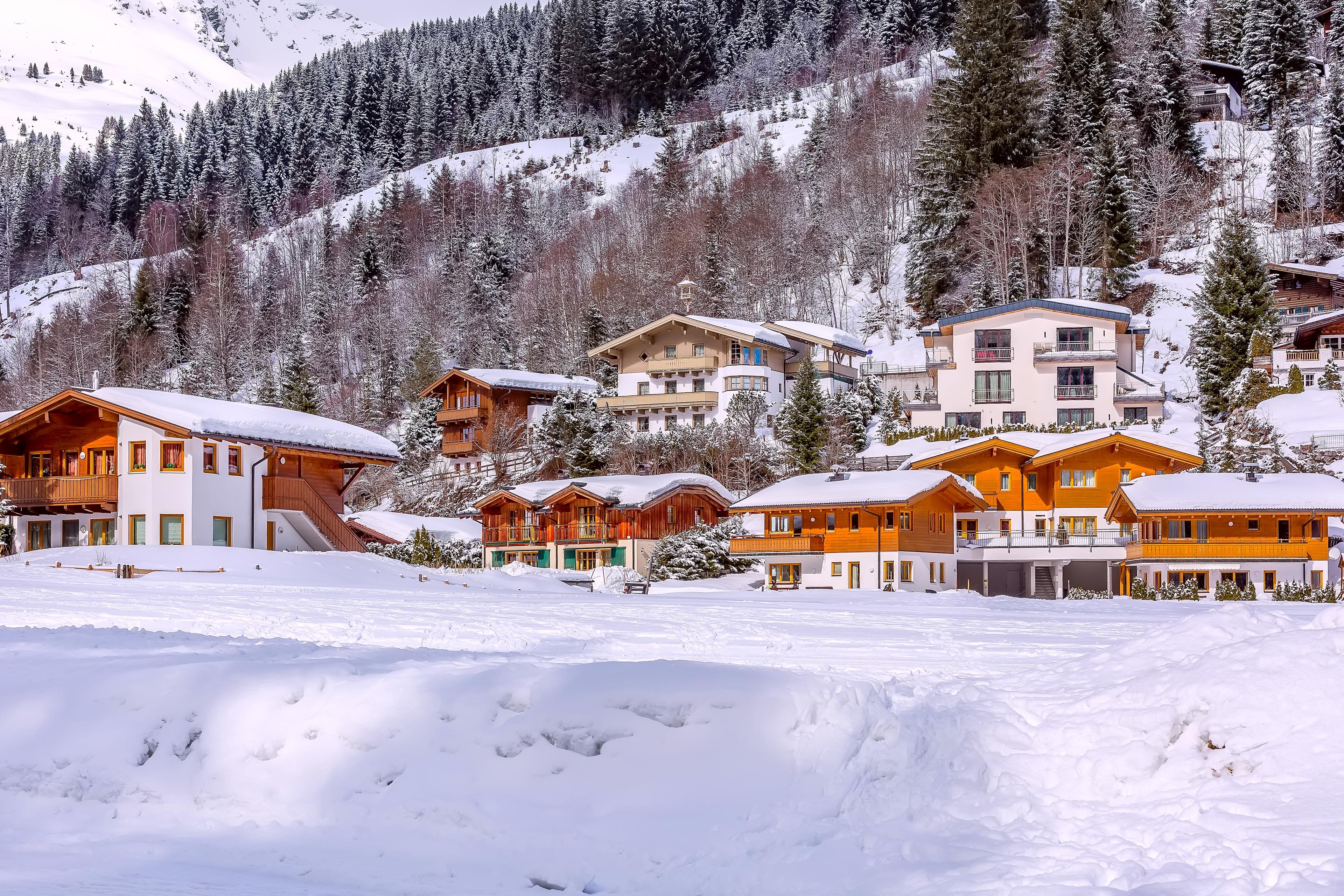 Saalbach ski holiday main cover image - Blured placeholder
